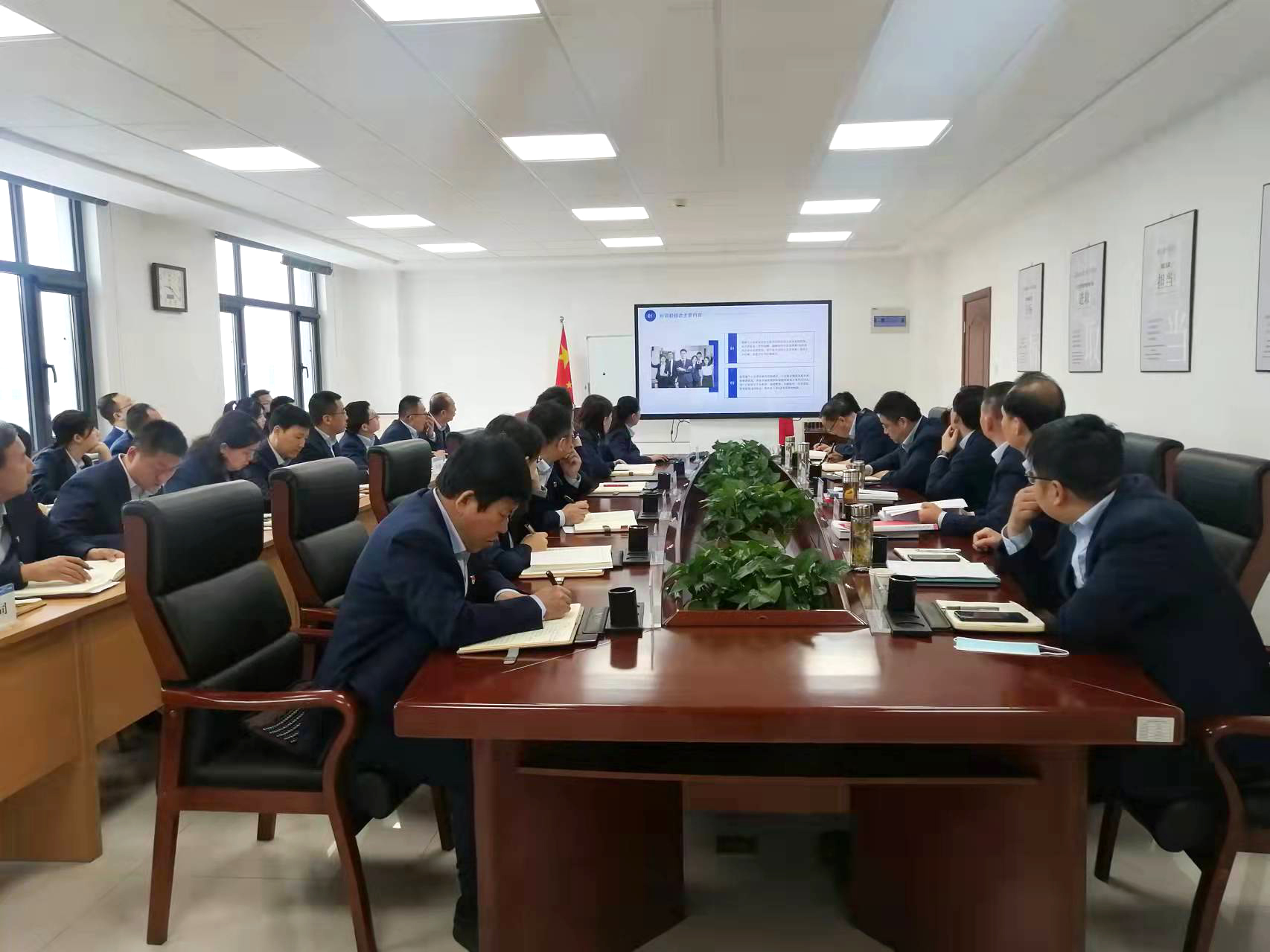电子游戏网页版-电子游戏（中国）
召开党委理论学习中心组集体学习会议(图2)