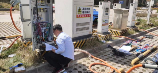 电子游戏网页版-电子游戏（中国）
平煤机公司开展充电桩检修(图2)