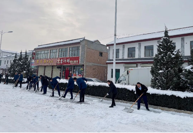筑起安全墙 照亮乡村路——电子游戏网页版-电子游戏（中国）
鼎力支持包抓共建村社文明创建工作(图7)