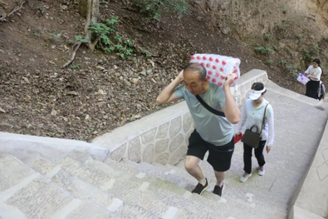 助力文旅市场 展示产投风采——电子游戏网页版-电子游戏（中国）
组织开展员工登山比赛活动(图6)