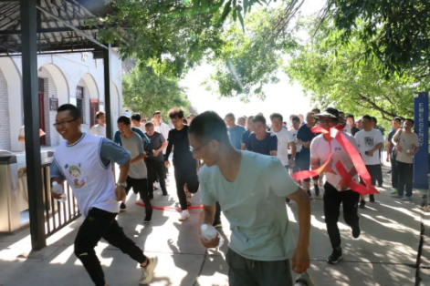 助力文旅市场 展示产投风采——电子游戏网页版-电子游戏（中国）
组织开展员工登山比赛活动(图2)